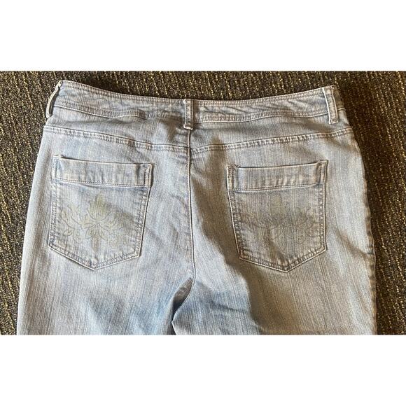 Chico's Jeans Womens Sz 2 Blue Light Wash Denim platinum Straight Leg Stretch - Picture 6 of 7